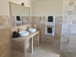 Maisons de vacances Contemporary villa with swimming pool : photos des chambres