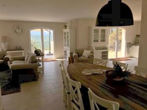 Maisons de vacances Contemporary villa with swimming pool : photos des chambres