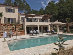 Maisons de vacances Contemporary villa with swimming pool : photos des chambres