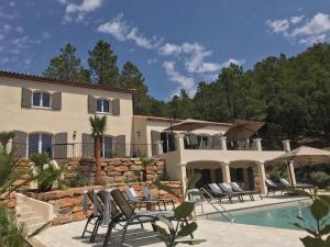 Maisons de vacances Contemporary villa with swimming pool : photos des chambres