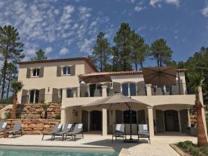 Contemporary villa with swimming pool