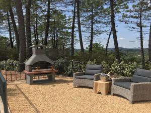 Maisons de vacances Contemporary villa with swimming pool : photos des chambres