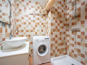 Maisons de vacances Pretty Holiday Home in Courry with Swimming Pool : photos des chambres