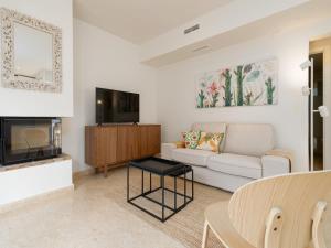 Villa with parking space