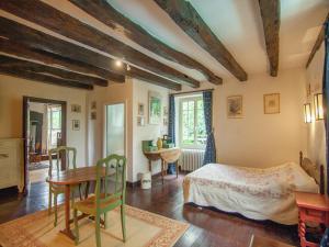 Maisons de vacances Grives Poolside Family Escape : photos des chambres
