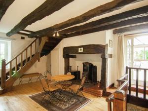 Maisons de vacances Grives Poolside Family Escape : photos des chambres