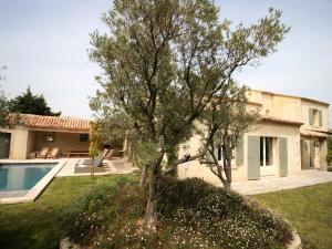 Mas in Eygalières with Heated Pool