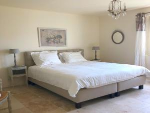 Villas Mas in Eygalieres with Heated Pool : photos des chambres