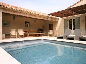 Mas in Eygalières with Heated Pool
