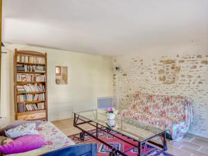 Maisons de vacances Holiday Home Sauveterre with Pool : photos des chambres