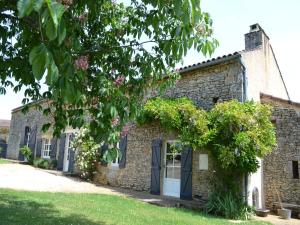 Maisons de vacances Holiday Home Sauveterre with Pool : photos des chambres