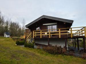 Quiet chalet with panoramic view and fenced garden