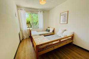 Spacious cocoon with pool in La Rochelle