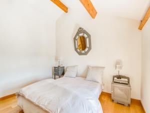 Maisons de vacances Holiday Home Sauveterre with Pool : photos des chambres