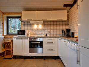 Quiet chalet with panoramic view and fenced garden