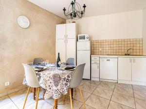 Maisons de vacances Holiday Home in Minerve near Canal du Midi : photos des chambres