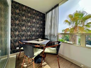 Sunny Central near Yumbo and Dunes