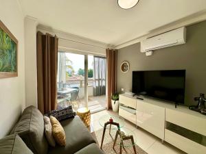 Sunny Central near Yumbo and Dunes