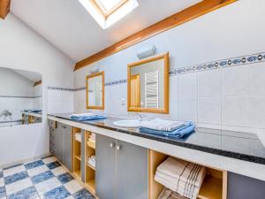 Maisons de vacances Holiday Home Sauveterre with Pool : photos des chambres