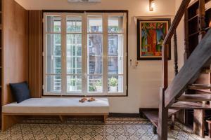 HanoianHearths - SuperCenter - Spacious- Projector