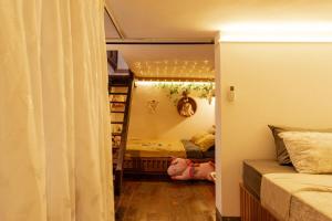 HanoianHearths - SuperCenter - Spacious- Projector