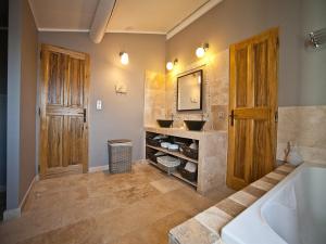 Villas Villa in Luberon with Saltwater Pool : photos des chambres