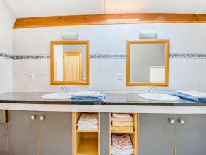 Maisons de vacances Holiday Home Sauveterre with Pool : photos des chambres