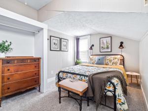 3 Bedroom Home, Walk to Lake Erie