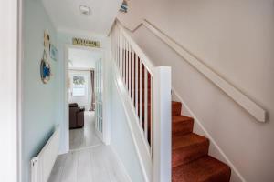 Dolphin Cottage - Short walk to Poole Quay with Private Garden