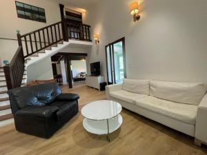 Villas Villa fleurie - maison familiale, veranda et jardin : photos des chambres