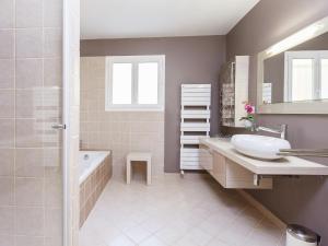 Villas Villa in Cazals with Private Pool & Lake Nearby : photos des chambres