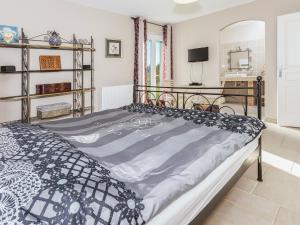 Villas Villa in Cazals with Private Pool & Lake Nearby : photos des chambres