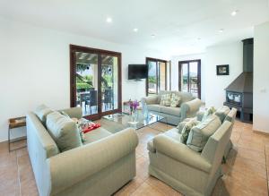 Owl Booking Villa Siquier - Luxury Retreat with Mountain Views