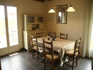 Maisons de vacances Holiday Home in Loubressac with Pool & Garden : photos des chambres