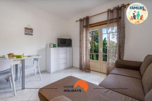 #230 Only Families - Flat A Flor by Home Holidays