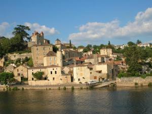 Maisons de vacances Charming Family Retreat in Loubejac : photos des chambres