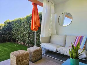 Stylish & cozy home by the beach