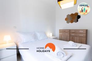 #275 Only Families - A Flor by Home Holidays