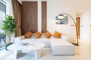 KeyRock - Palm View Apt with Pool & Gym Access