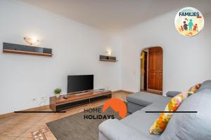 #290 Families Only - Choro Azul by Home Holidays