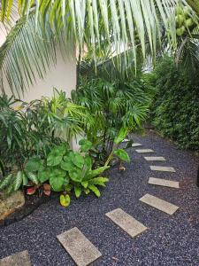 Tropical Hideaway Close to the Beach