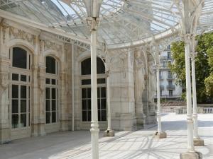 Maisons de vacances Mansion in Meaulne with Private Pool : photos des chambres