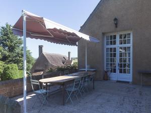 Maisons de vacances Mansion in Meaulne with Private Pool : photos des chambres