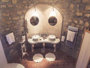 Maisons de vacances Mansion in Meaulne with Private Pool : photos des chambres