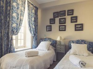 Maisons de vacances Mansion in Meaulne with Private Pool : photos des chambres