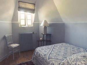 Maisons de vacances Mansion in Meaulne with Private Pool : photos des chambres