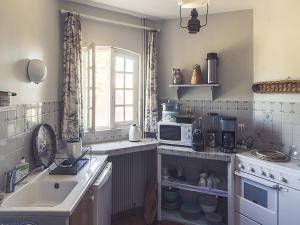 Maisons de vacances Mansion in Meaulne with Private Pool : photos des chambres