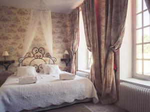 Maisons de vacances Mansion in Meaulne with Private Pool : photos des chambres