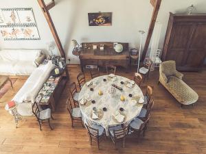 Maisons de vacances Mansion in Meaulne with Private Pool : photos des chambres