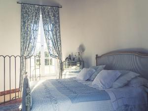 Maisons de vacances Mansion in Meaulne with Private Pool : photos des chambres